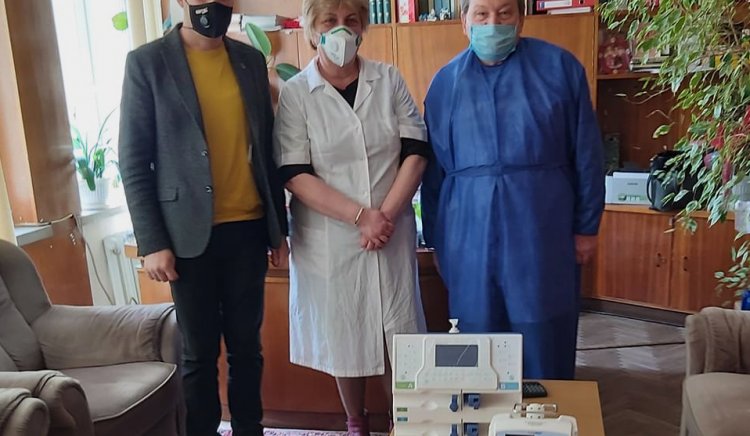 Общинските съветници от БСП-Павликени дариха инфузионни помпи на болницата