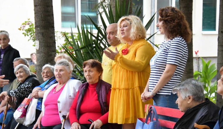 Ирена Стасинопулу обеща облекчения за градския транспорт на пенсионерите във Велико Търново
