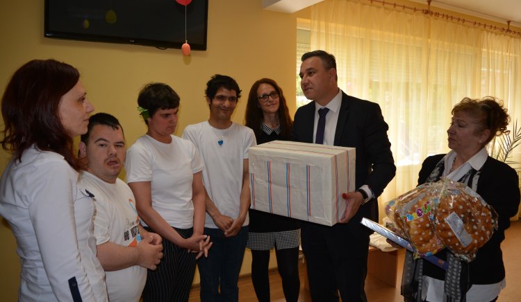 Съветниците от БСП с жест за Великден към младежите с увреждания от ЦНСТ- Горна Оряховица
