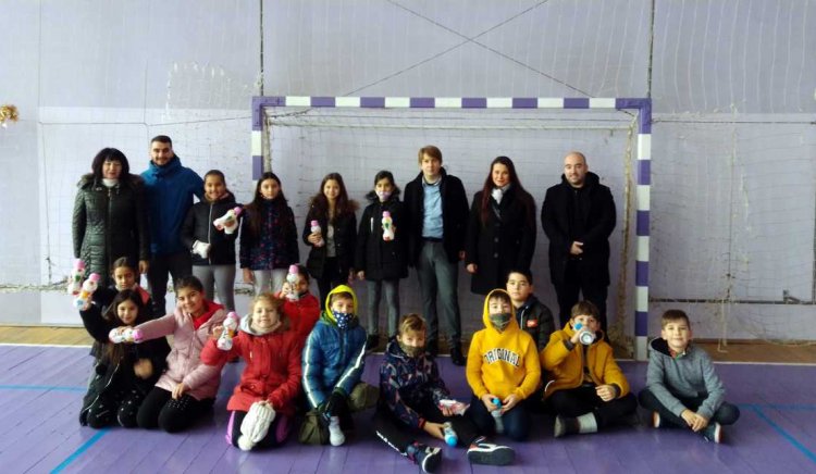 Млади социалисти с дарение за бъдещите професионални спортисти във Велико Търново