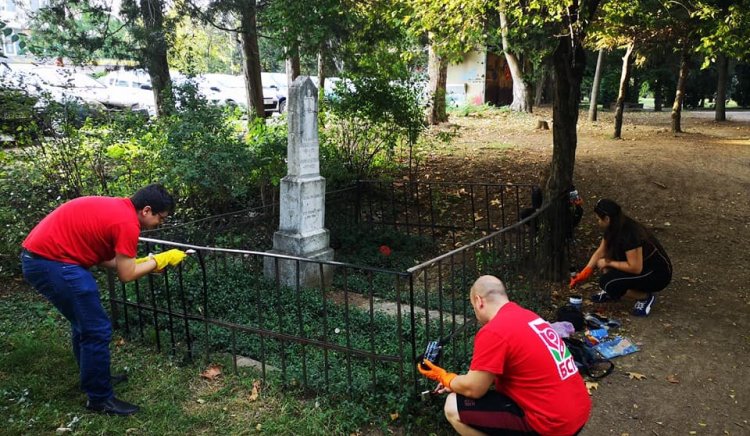 Младежите от БСП започнаха реставрацията на надгробния паметник на Никола Габровски
