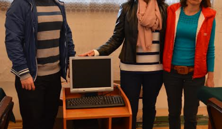 Компютър в помощ на възрастните хора от с.Вонеща вода дари Общинският съвет на БСП-Велико Търново