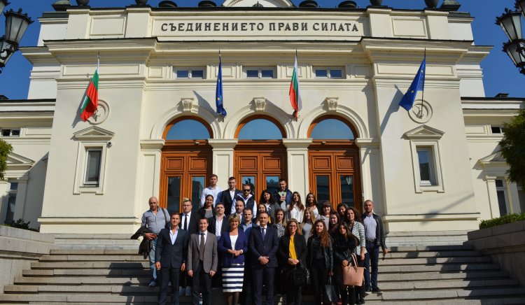 Великотърновски студенти посетиха Народното събрание по покана на депутати от БСП 