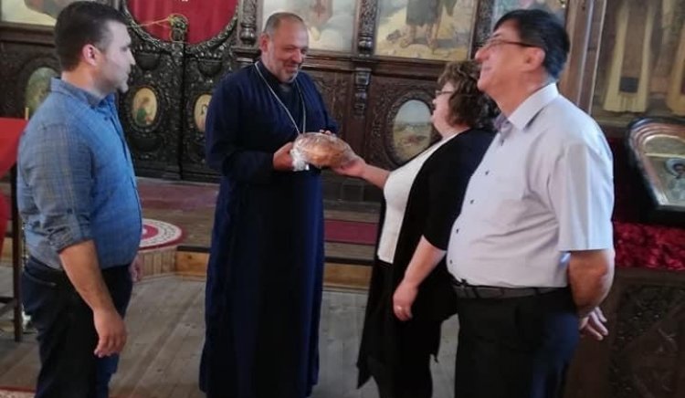 БСП-Лясковец раздаде козунаци в църквите в града